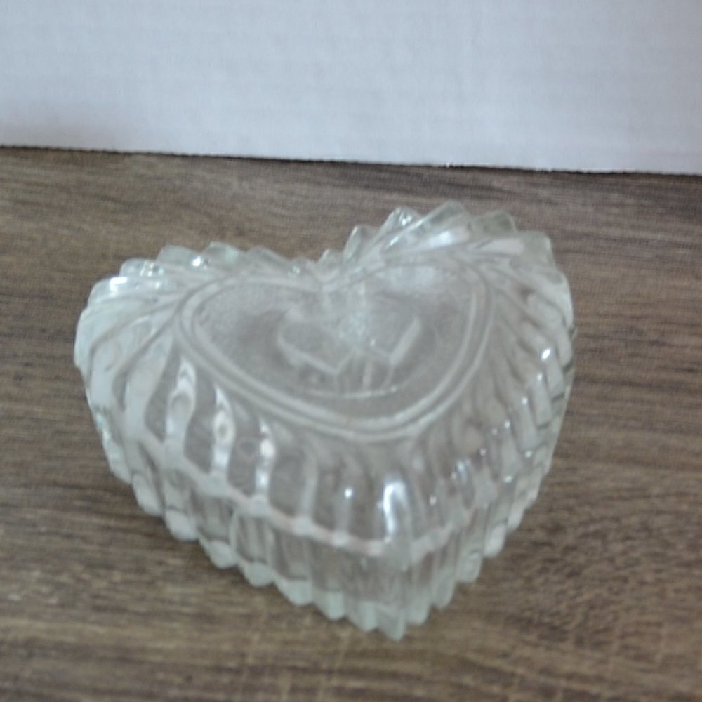 Vtg Heart Shaped Glass Trinket Box